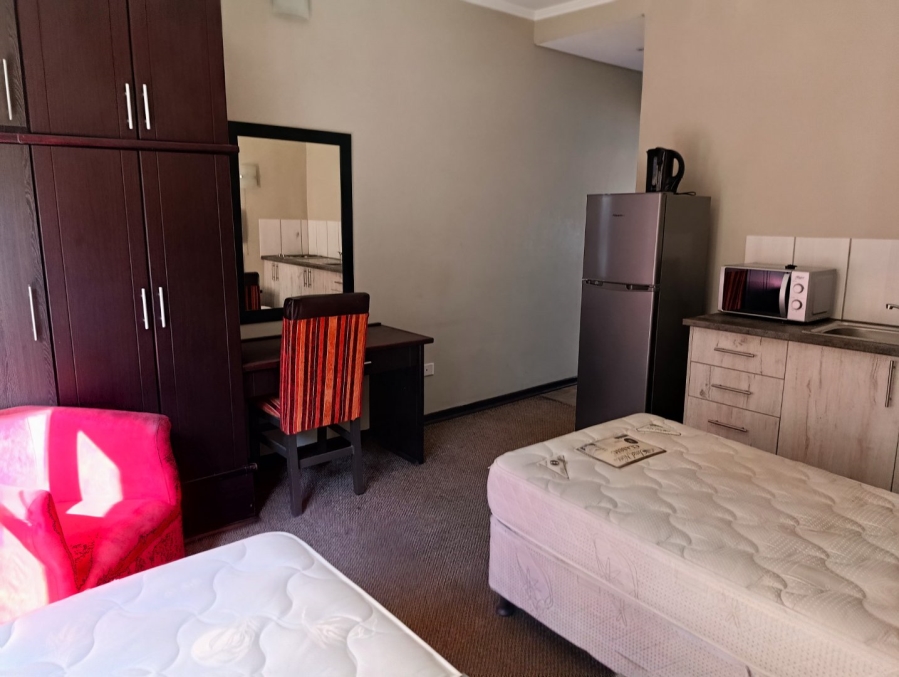 To Let 1 Bedroom Property for Rent in Vredenhof Sh Free State